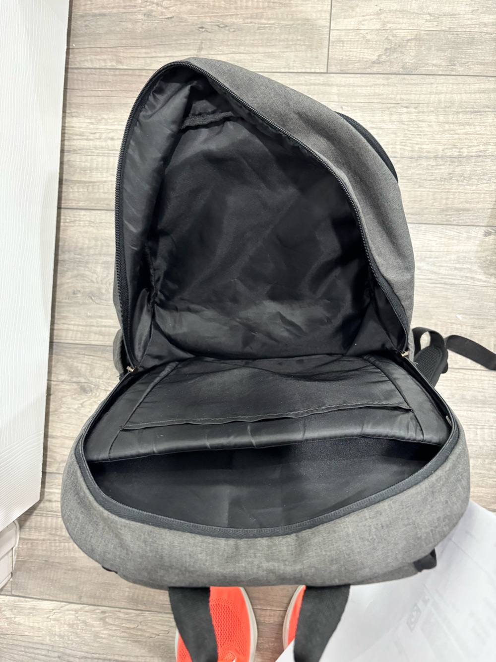 Case Logic Gray Backpack - Picture 3 of 4